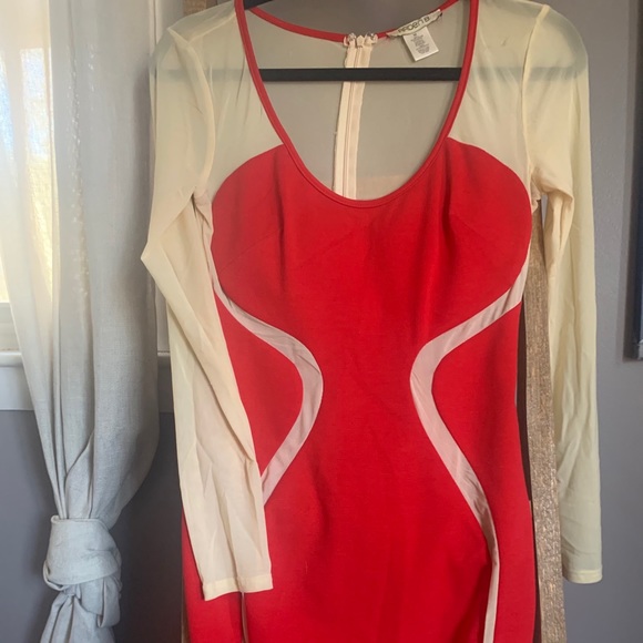 Red dress - Picture 2 of 6